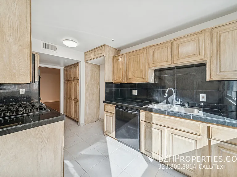 1508 Greenfield Ave — Photo 13