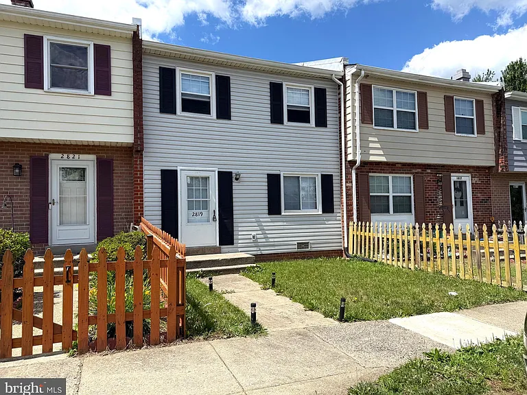 2819 Banks Ct — Photo 1
