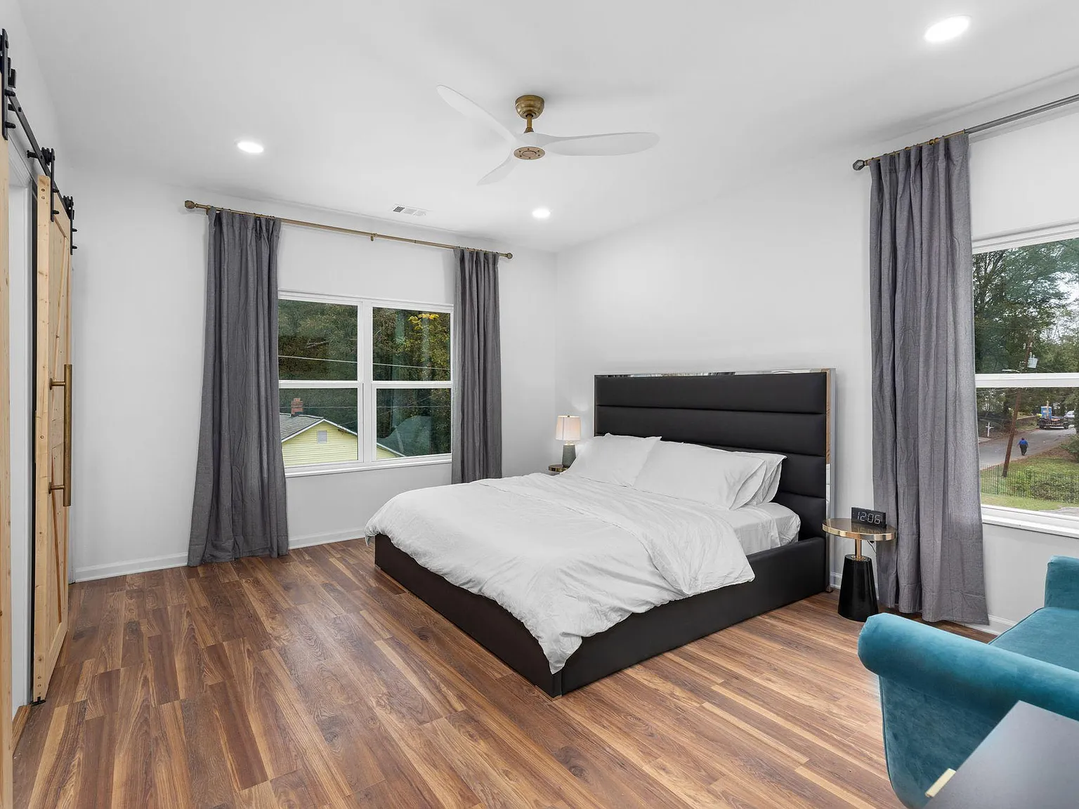 3 bed, 2.5 bath, 2160 sqft, $1,815 — Photo 3