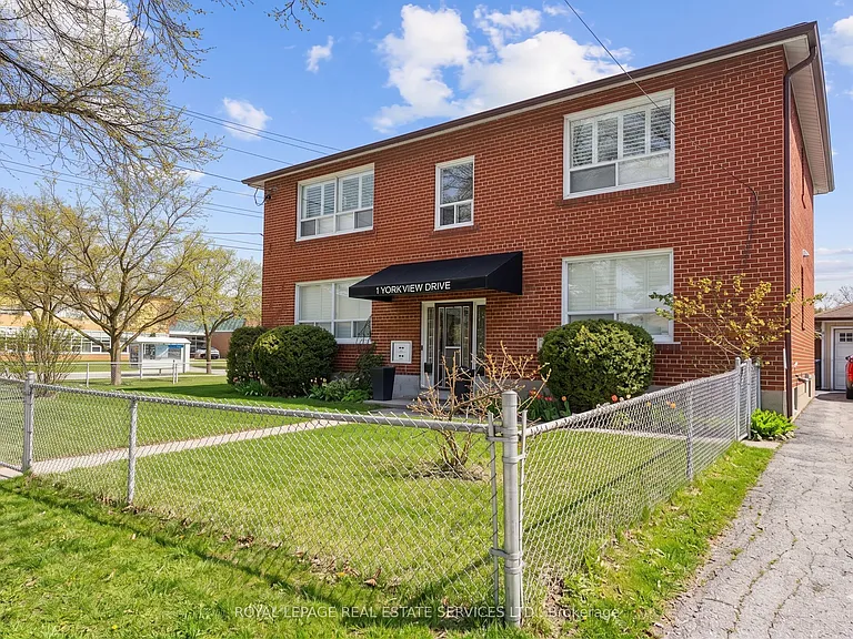 1 Yorkview Dr #B — Photo 1