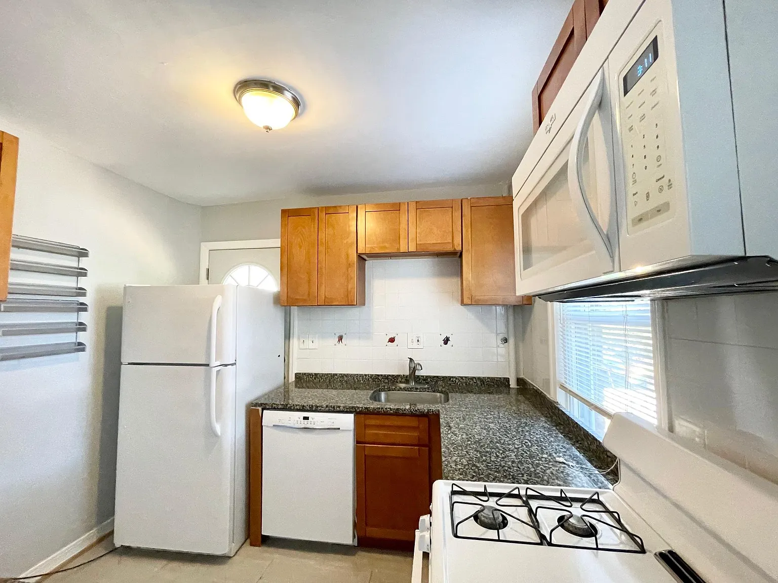 2 bed, 750 sqft, $1,850 — Photo 4