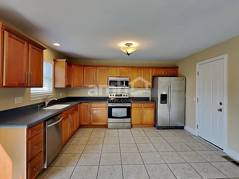 2210 Scheper Ct — Photo 3