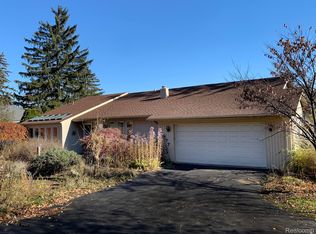 2777 Middlebelt Rd, West Bloomfield, MI 48324