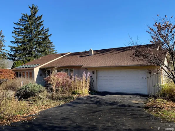 2777 Middlebelt Rd, West Bloomfield, MI 48324