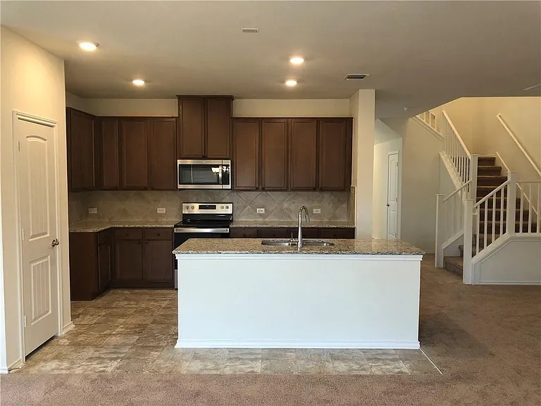 625 Jud Allen Way — Photo 7