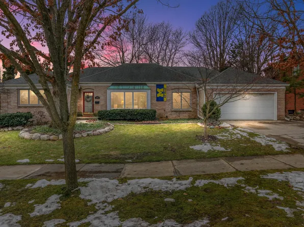2066 Mershon Dr, Ann Arbor, MI 48103