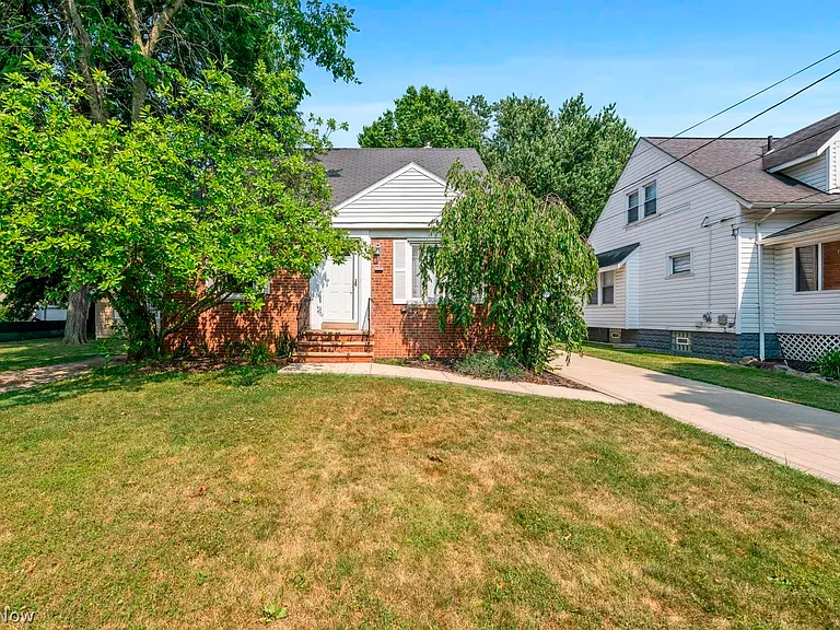 1395 Irene Rd — Photo 1