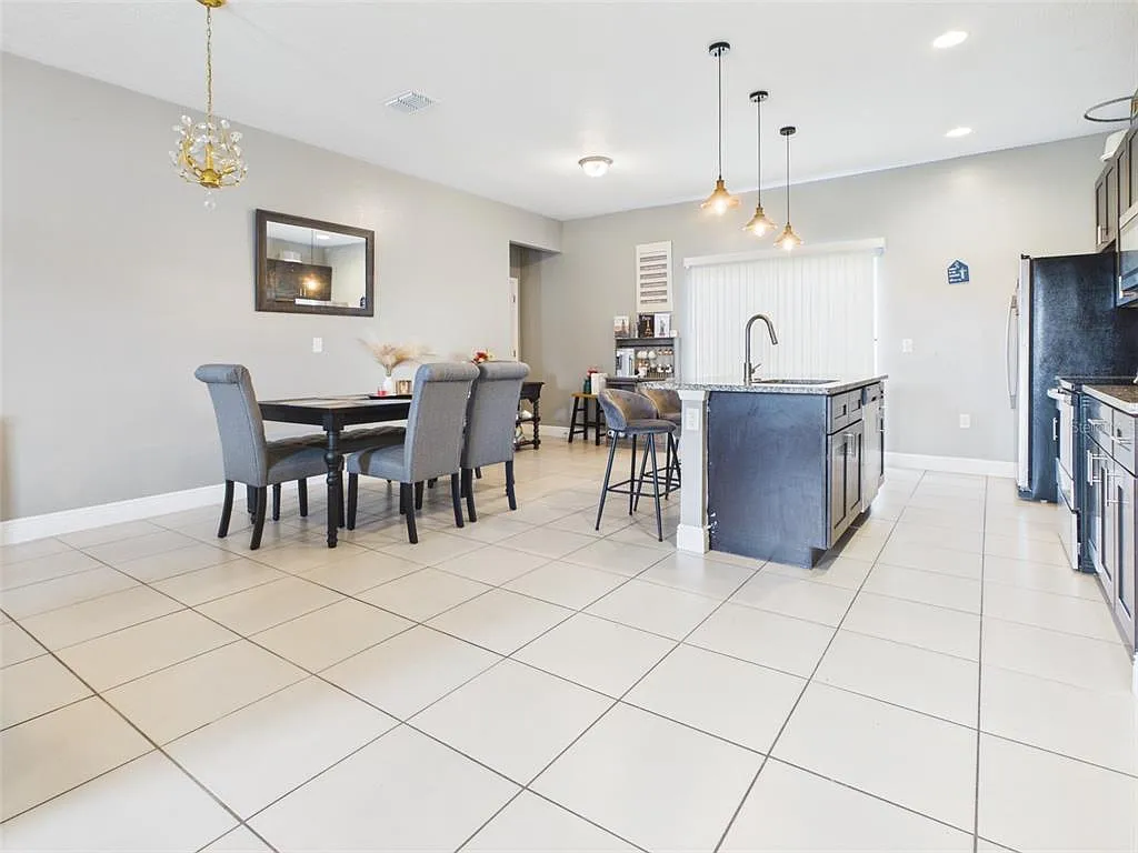 4 bed, 2.0 bath, 1578 sqft, $1,900 — Photo 2