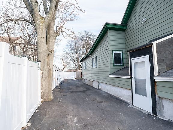 3rd image of 8 Osgood St