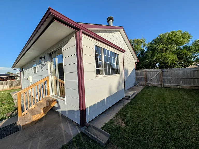 W Ryan Pl — Photo 2