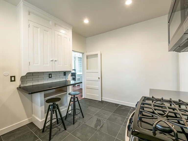 756 S Glendale St — Photo 10