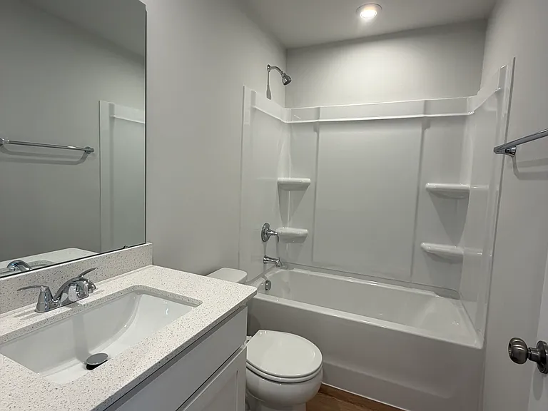 130 Saxon St — Photo 17