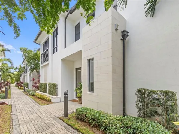 8249 NW 46th St, Doral, FL 33166