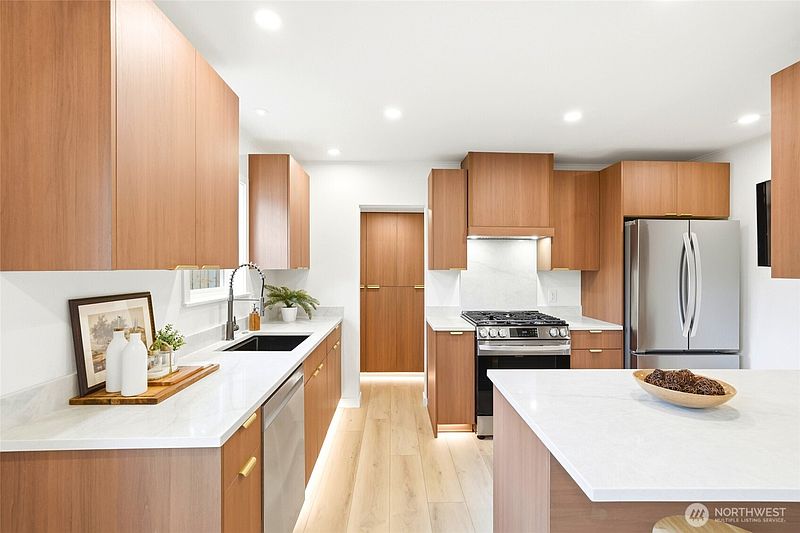 5th image of 15822 26th Avenue NE