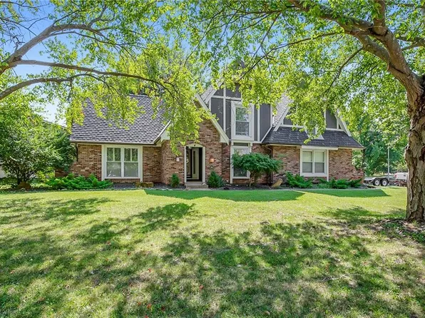 3617 NW Blue Jacket Dr, Lees Summit, MO 64064