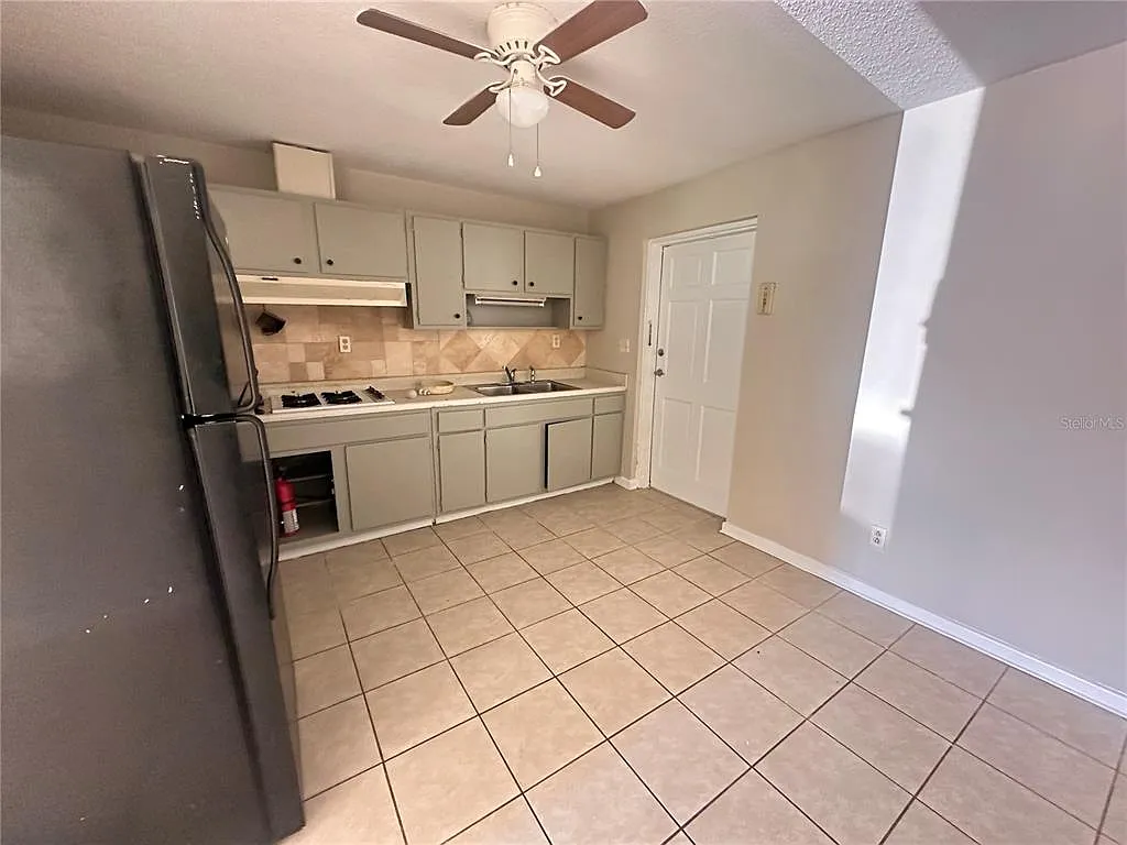 2 bed, 1.0 bath, 840 sqft, $1,025 — Photo 2