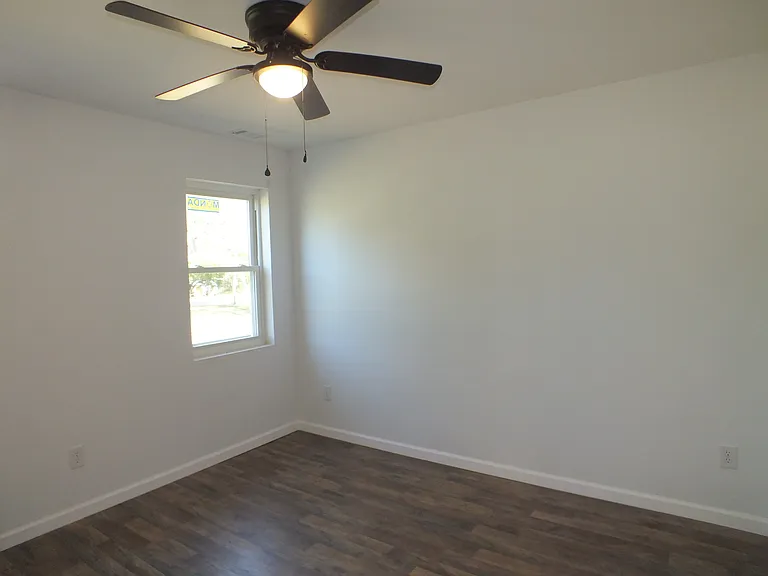 1256 Kings Hwy — Photo 13