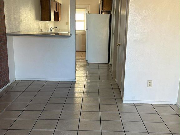 4th image of 360 S 1st Ave