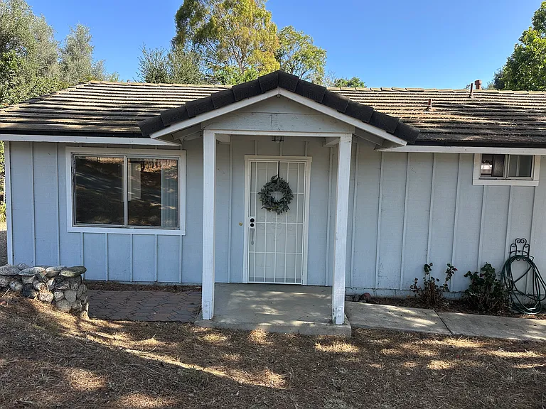 5856 La Cumbre Rd #B — Photo 2