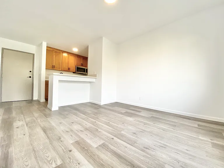 1240 S Bronson Ave #9 — Photo 1