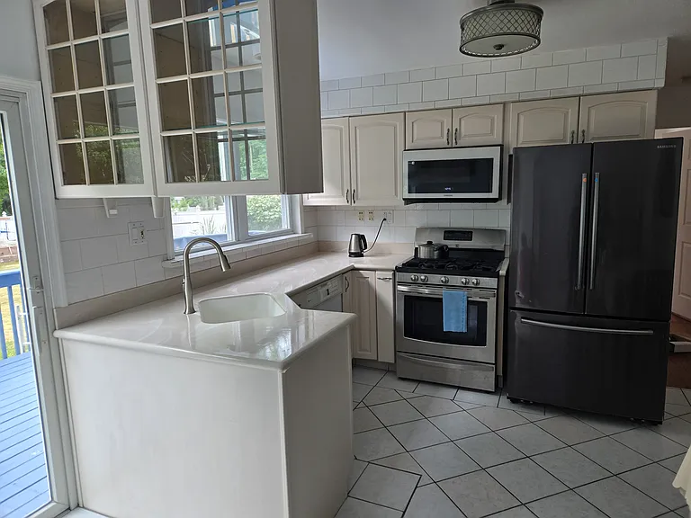 135 Hardenburg Ln — Photo 7