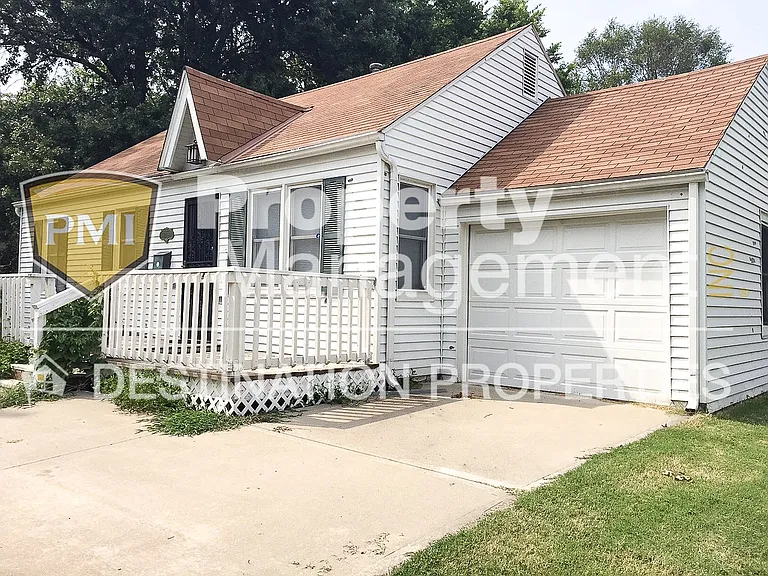 9008 E 66th St — Photo 2