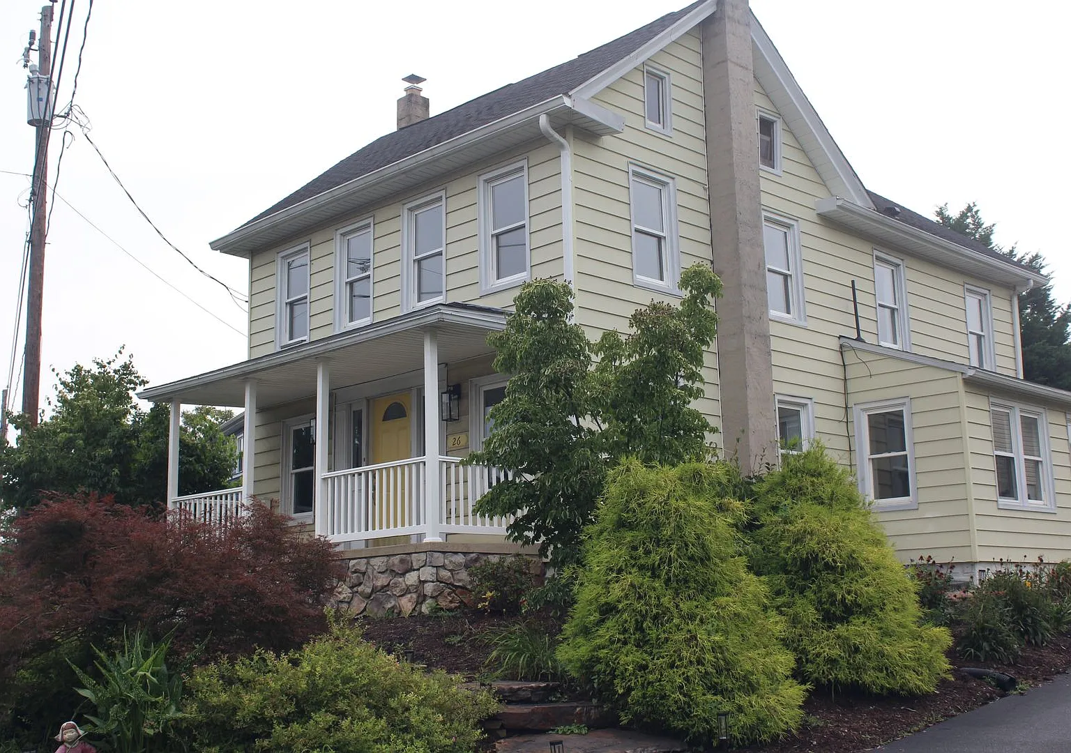Spacious & Stylish 4-Bedroom home with Modern Amenities Ideal Location! — Photo 2