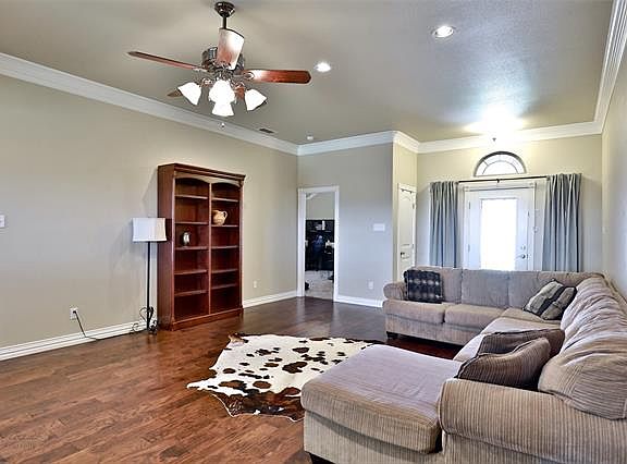 4th image of 817 Great Waters Dr