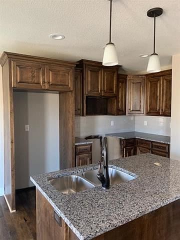 2nd image of 611 E Price Ave