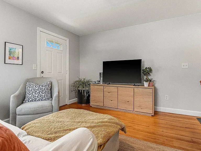10 Dismukes St — Photo 15