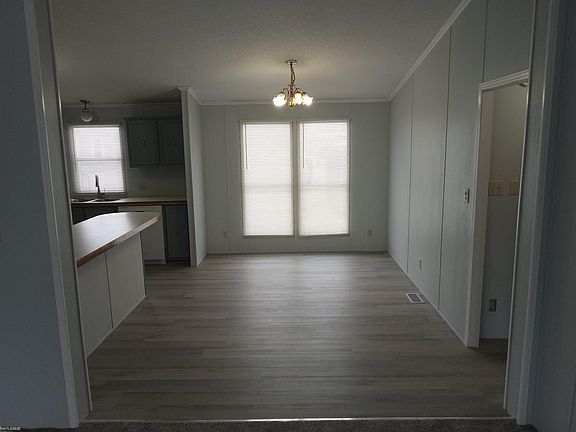 3rd image of 12370 Saint James Ct