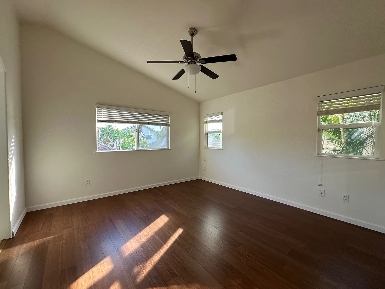 4 bed, 2.5 bath, 1803 sqft, $4,250 — Photo 4