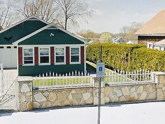 2nd image of 27 Thompson Ave #1