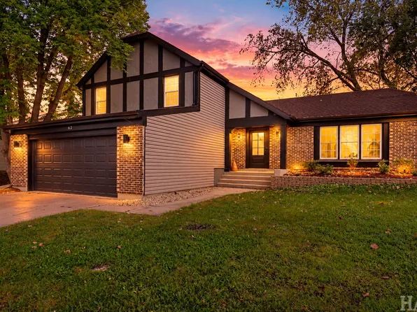 62 E Fox Hill Dr, Buffalo Grove, IL 60089