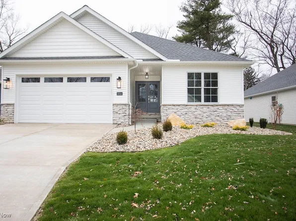 5014 Macy Ln, Canfield, OH 44406