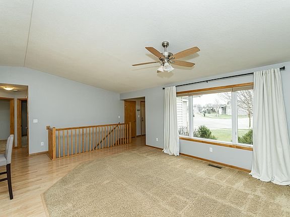 5th image of 3145 Tamarack Ln SE