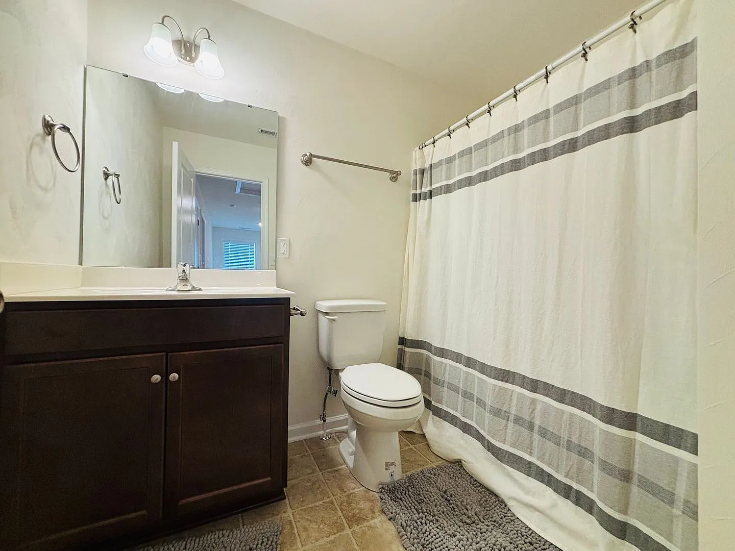 4 Bedroom, 3.5 Bath House-Pembroke, VA — Photo 2
