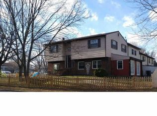 1 Hollybrooke Dr, Langhorne, PA