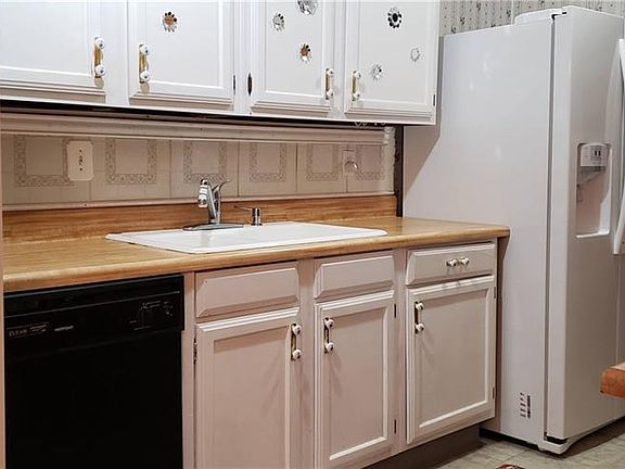 4th image of 225 Rockcrest Dr