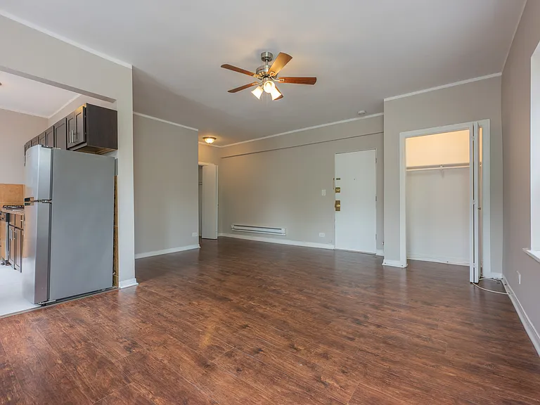 5511 n Kenmore — Photo 2