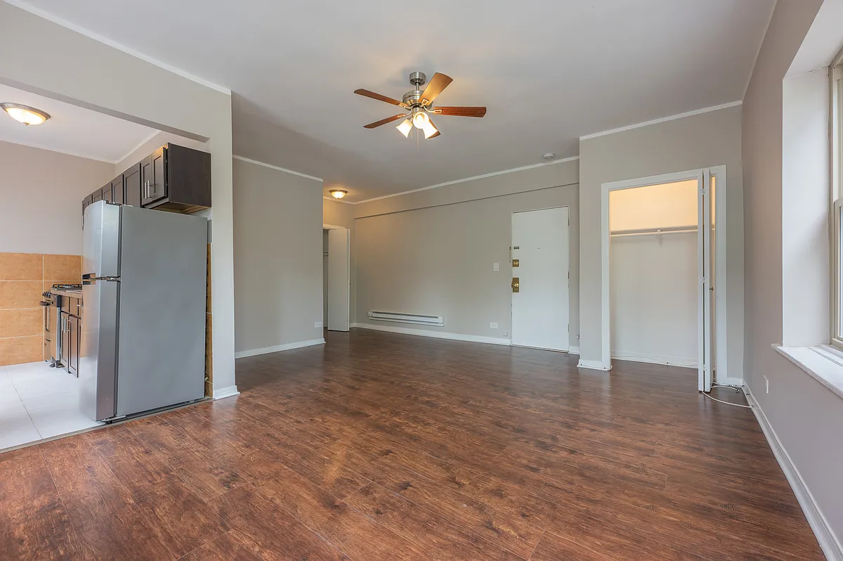 Building Photo - 5511 n Kenmore