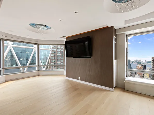 301 West 57th Street image 1 of 16