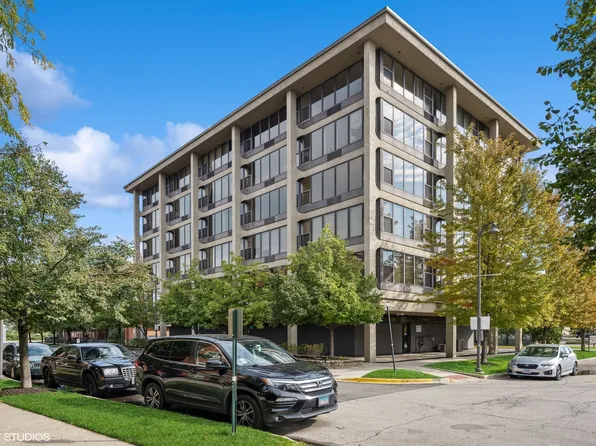 345 E Eastgate Pl APT 402, Chicago, IL 60616
