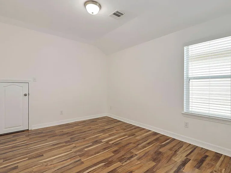 2110 Mateo Park Dr — Photo 30