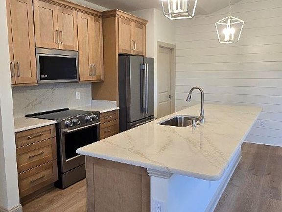 3rd image of 2807 Willowdale Rd.