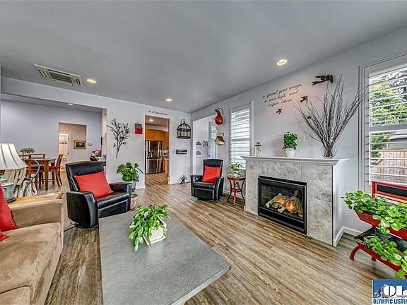 5th image of 171 E Lobelia Dr