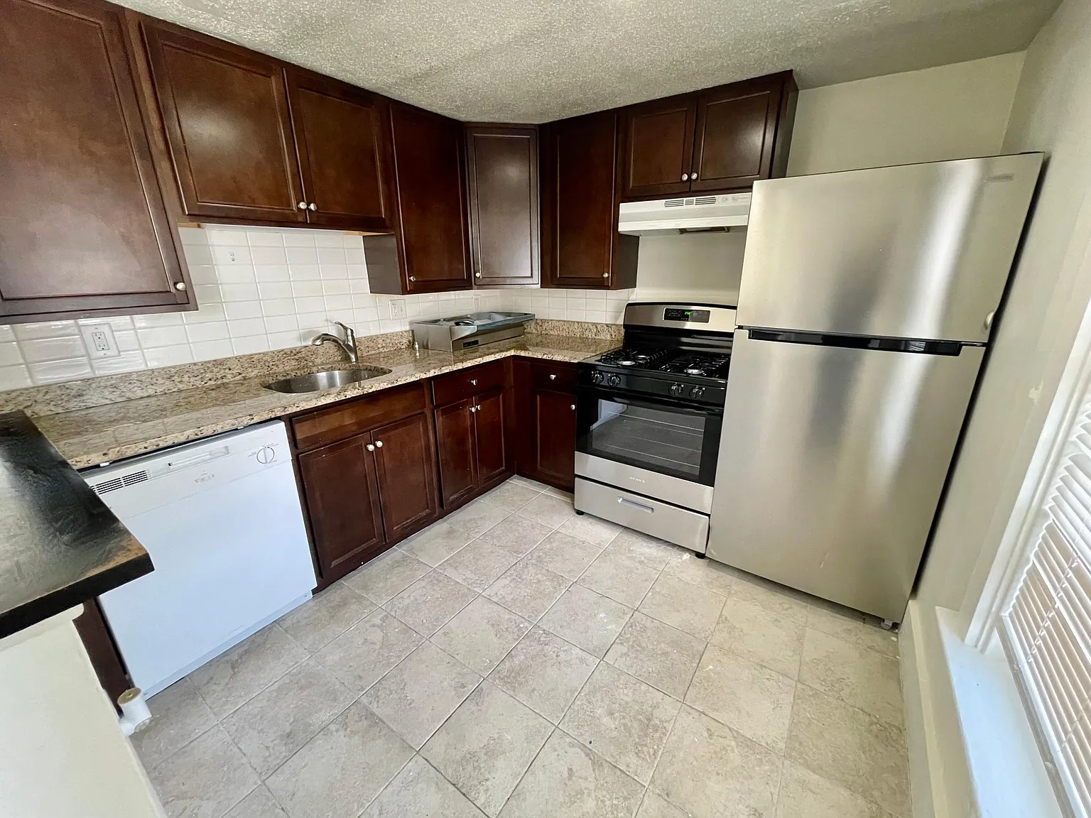 2 bed, 550 sqft, $1,900 — Photo 4