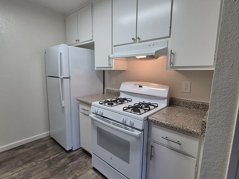 Foxworth Apartments — Photo 28