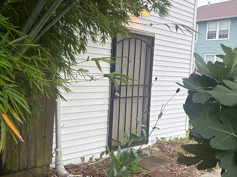 S Alexander St — Photo 11