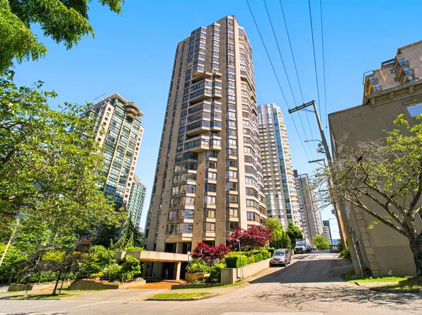 738 Broughton St #1601, Vancouver, BC V6G 3A7